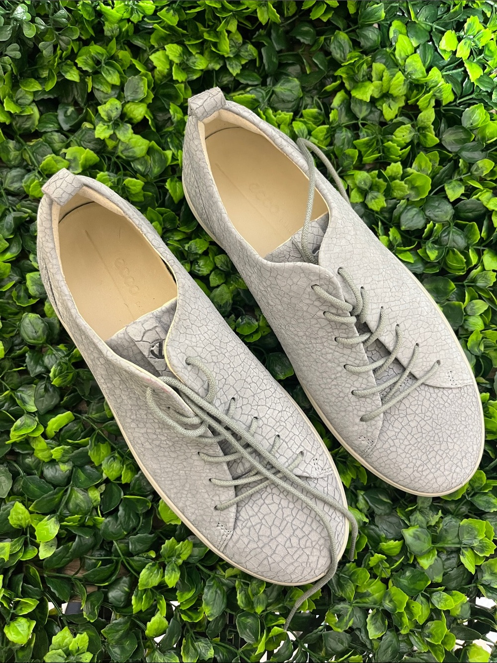Ecco Women's Light Gray Textured Lace-Up Sneakers